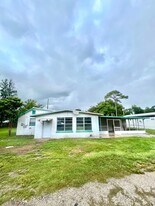 38524 Palm Grove Dr in Zephyrhills, FL - Building Photo