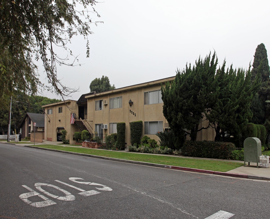9905 Farragut Dr in Culver City, CA - Foto de edificio