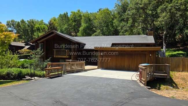 property at 5 Oak Forest Rd