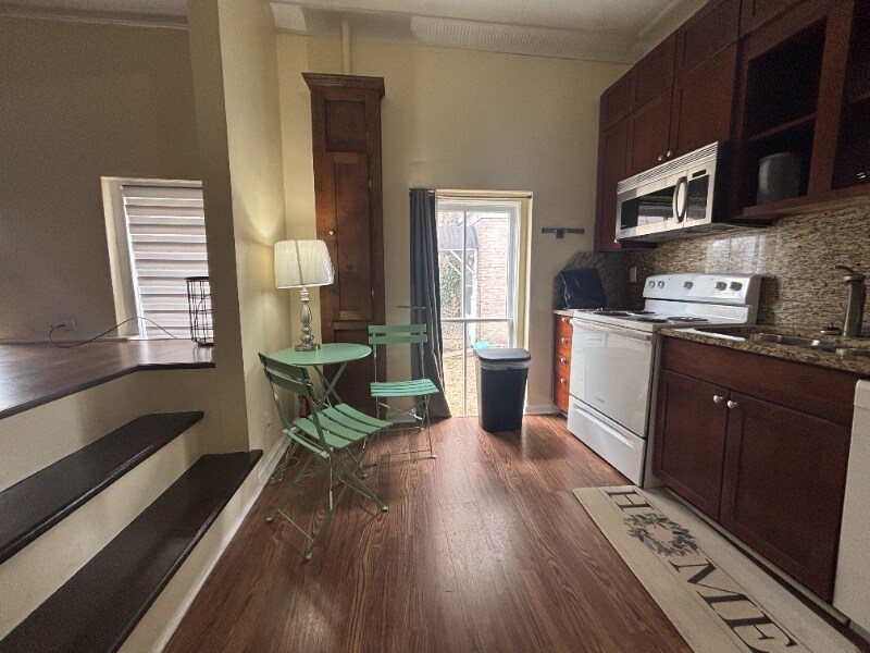17 S College Ave in Salem, VA - Building Photo