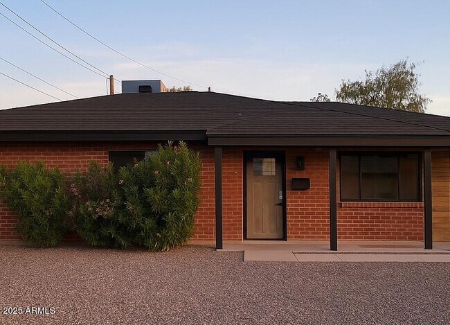 property at 2043 E Oak St