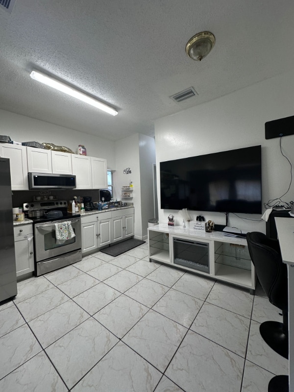 1752 NW 29th St in Miami, FL - Building Photo - Building Photo