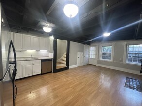 5 Champney Pl, Unit 1 in Boston, MA - Building Photo - Building Photo