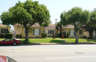 1216 W Victory Blvd in Burbank, CA - Building Photo - Building Photo