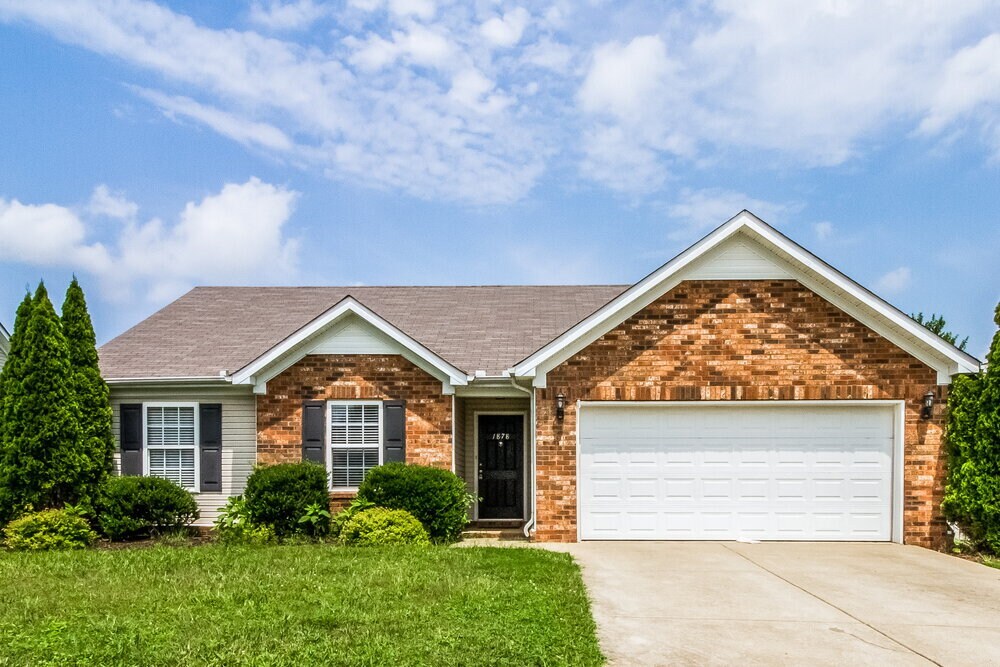 1878 Portway Rd in Spring Hill, TN - Building Photo