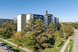 6 Auburndale Ct in Toronto, ON - Building Photo - Building Photo