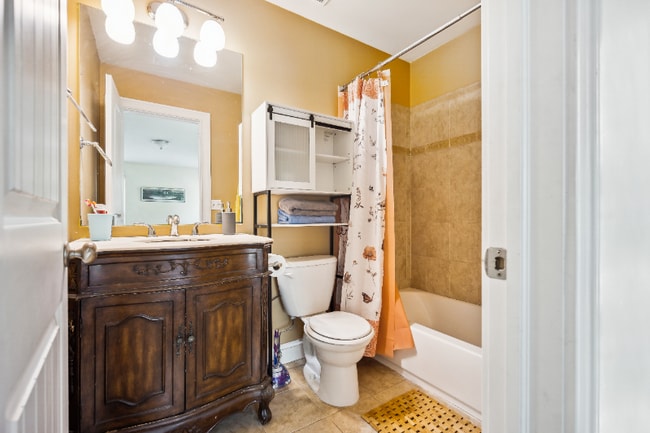 23 Arpage Dr W, Unit 7-303 in Shirley, NY - Building Photo - Building Photo