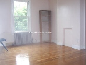 686 Parker St, Unit 2 in Boston, MA - Foto de edificio - Building Photo