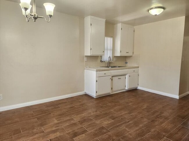 4361 Elm Ave in Long Beach, CA - Building Photo - Building Photo