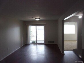 866 Amanda Ln in Pontiac, MI - Building Photo - Building Photo