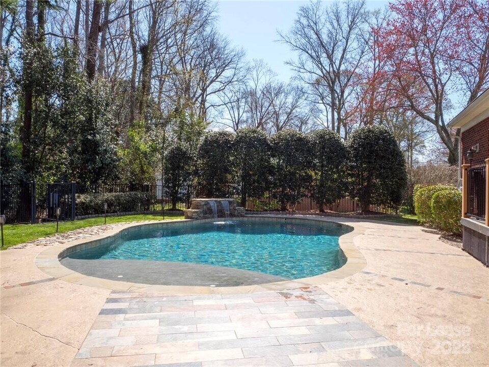 5725 Brookhaven Rd in Charlotte, NC - Building Photo