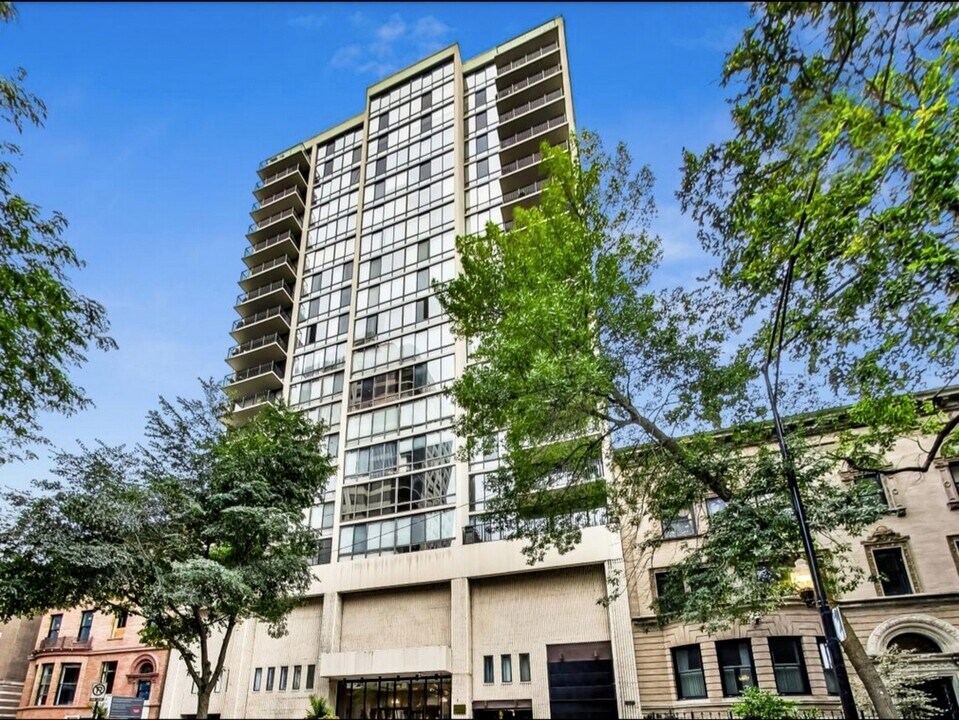 1516 N State Pky, Unit 11C in Chicago, IL - Building Photo