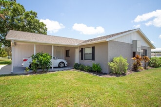 4611 S School Ave, Unit 4611 in Sarasota, FL - Foto de edificio - Building Photo