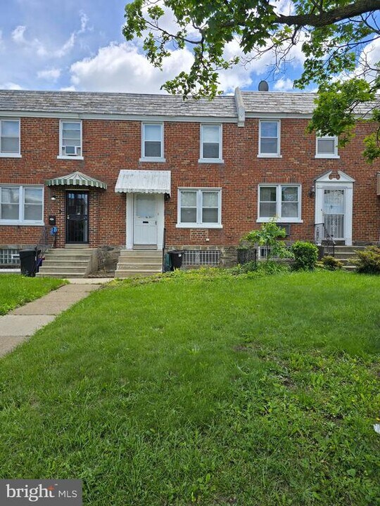 5905 N Front St in Philadelphia, PA - Building Photo