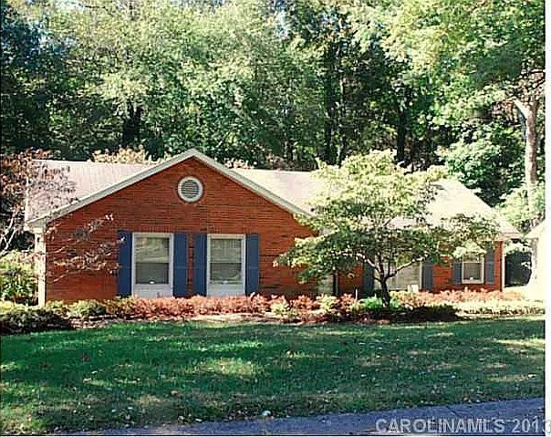 4824 Farm Pond Ln in Charlotte, NC - Building Photo