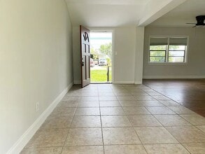 811 Canterbury Ln in Kissimmee, FL - Building Photo - Building Photo
