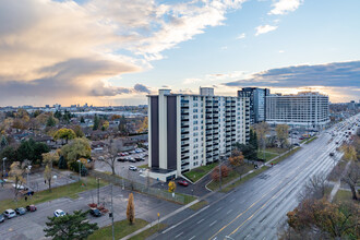 2185 Lawrence Ave E in Toronto, ON - Building Photo - Primary Photo