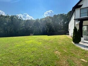 960 Nours Cir SE in Lawrenceville, GA - Foto de edificio - Building Photo