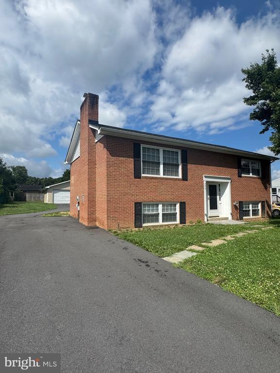 property at 206 Fredericktowne Dr