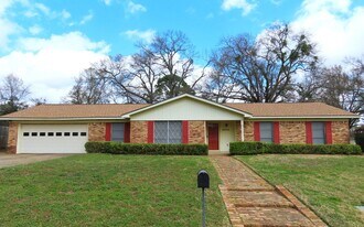 2028 Hunter St in Tyler, TX - Building Photo