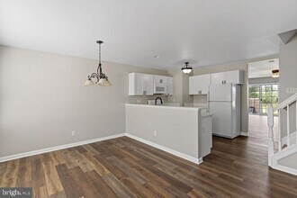 13 Sanford Dr in Bunker Hill, WV - Building Photo - Building Photo