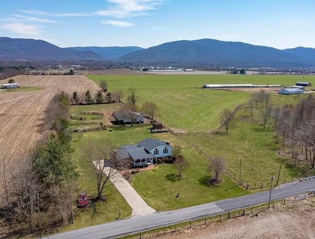 4107 Captain Yancey Rd in Elkton, VA - Building Photo - Building Photo