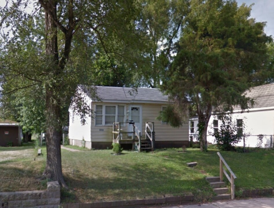 2414 West Malone Street in Peoria, IL - Foto de edificio