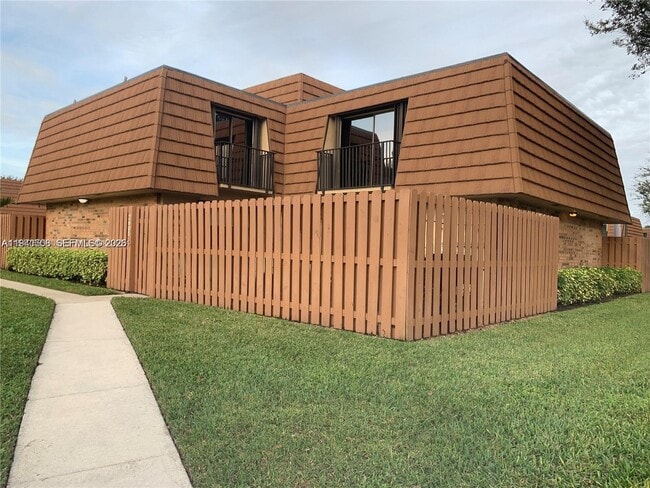 property at 2556 Lakeview Ct