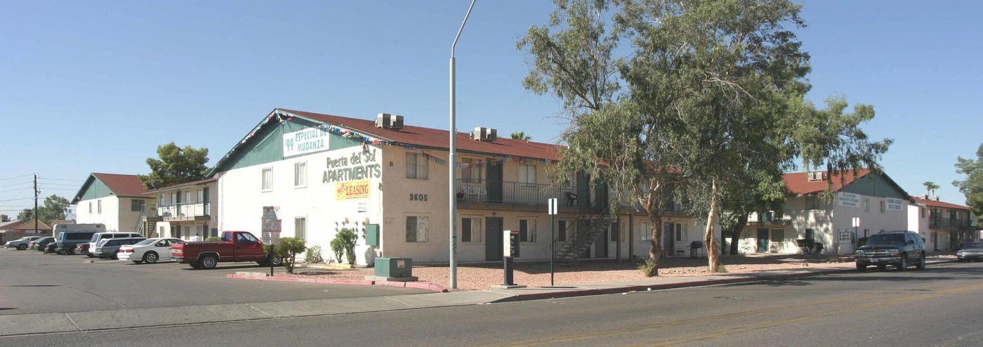 Puerta Del Sol in Phoenix, AZ - Building Photo