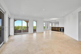 13637 Deering Bay Dr, Unit 261 in Coral Gables, FL - Building Photo - Building Photo