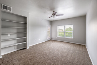 Silverleaf Apartments in Fort Worth, TX - Building Photo - Interior Photo