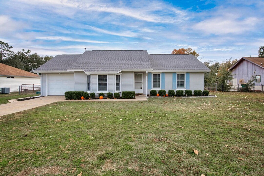 400 Brown Pl in Crestview, FL - Building Photo