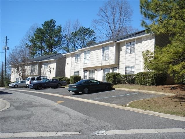 1601 Sharpsburg Ln in Irondale, AL - Foto de edificio - Building Photo