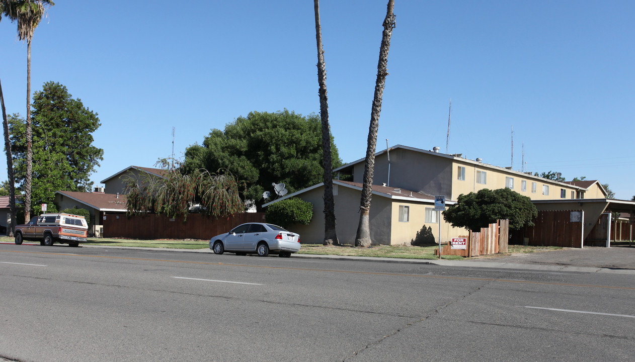 Lemoore Arms Apartments in Lemoore, CA - Building Photo