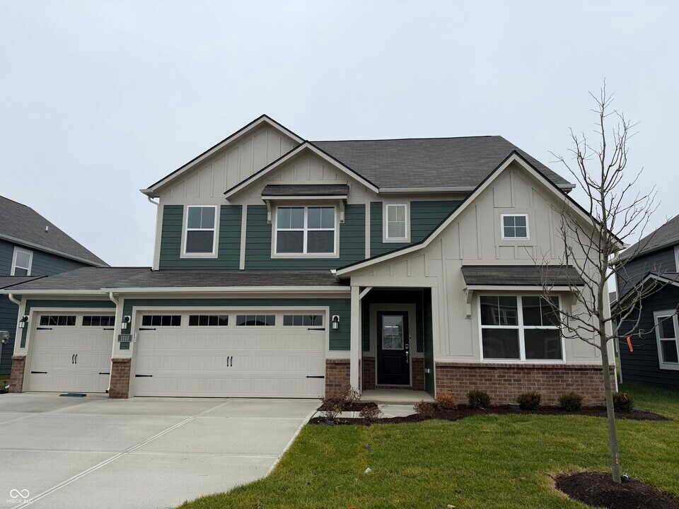 1111 Wessel Ln in Avon, IN - Building Photo