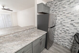 Hillcrest 90 in Springfield, MO - Building Photo - Building Photo