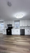 77 Rector St in Millburn, NJ - Building Photo - Building Photo