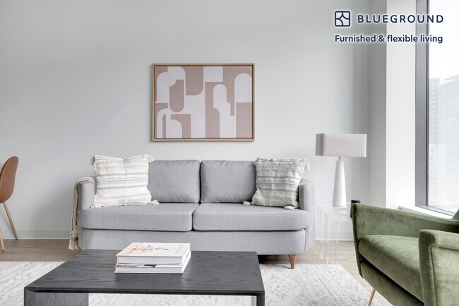 808 W Van Buren St in Chicago, IL - Building Photo - Building Photo