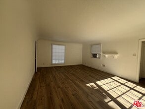 4956 S San Vicente Blvd in Los Angeles, CA - Building Photo - Building Photo