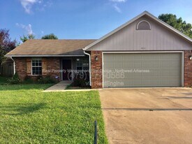 4433 W Cheyenne Dr in Fayetteville, AR - Building Photo