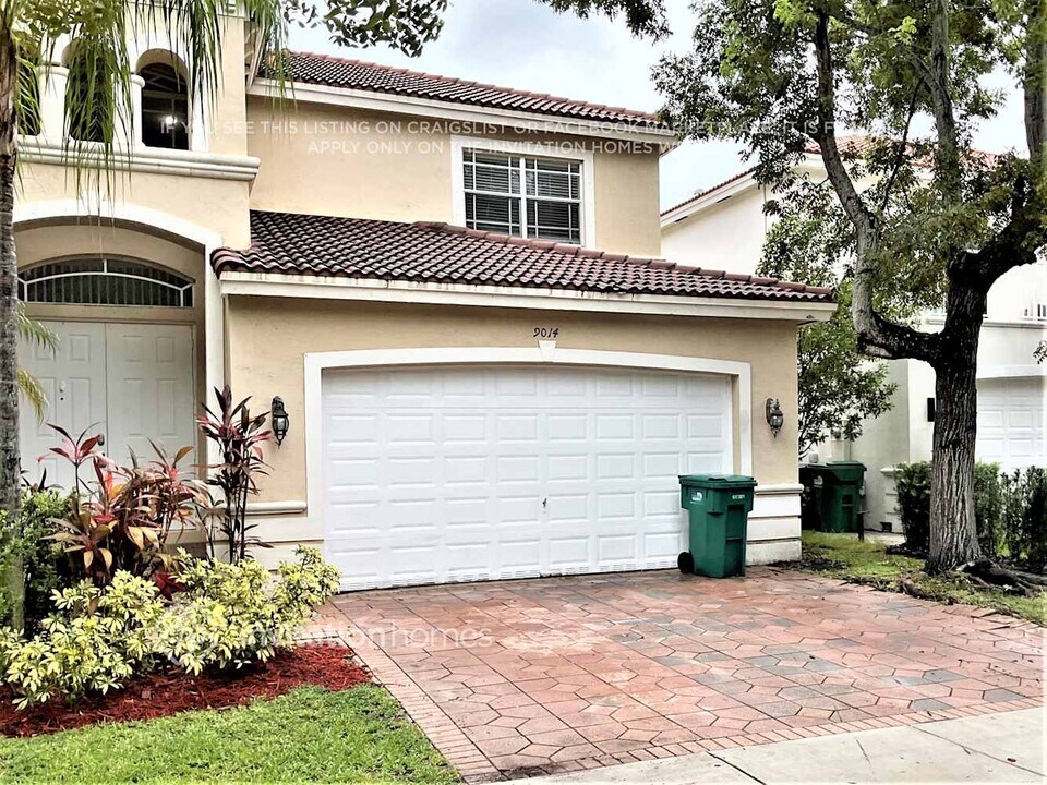 9014 SW 206th St in Cutler Bay, FL - Building Photo