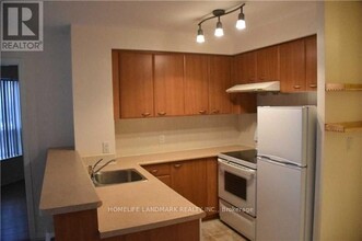 36-736 Lee Centre Dr in Toronto, ON - Building Photo - Building Photo