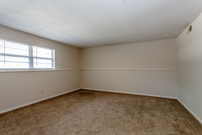 Lee Crest Apartments in Manhattan, KS - Foto de edificio - Interior Photo