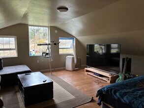 432 N Yodel Ln, Unit Upstairs in Otis, OR - Building Photo - Building Photo