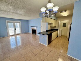 2550 N Alafaya Trail in Orlando, FL - Building Photo