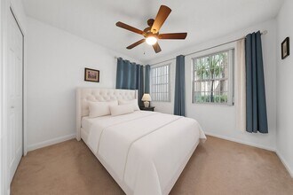 3245 NE 184th St in North Miami Beach, FL - Building Photo - Building Photo