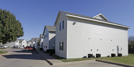 Shady Vista Apartments in Burleson, TX - Building Photo - Building Photo