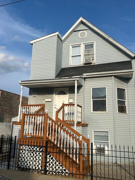 3045 N Kedzie Ave in Chicago, IL - Building Photo