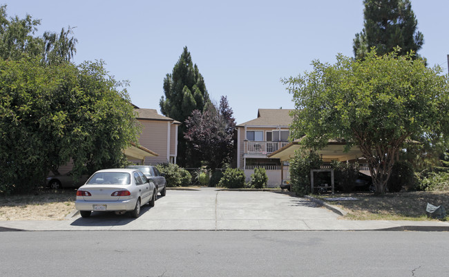 Colonial Village Apartments in Vallejo, CA - Building Photo - Building Photo