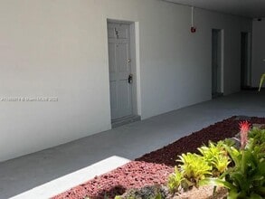 9641 SW 77th Ave in Miami, FL - Building Photo - Building Photo